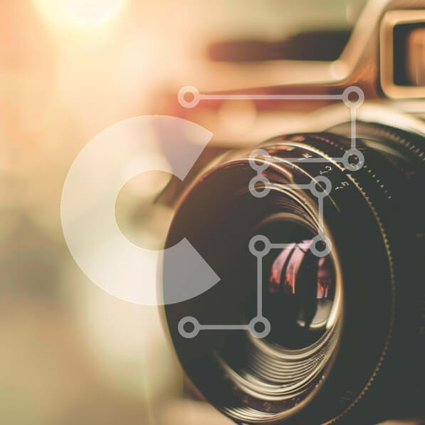 Intra Συλλεκτικό Ξύλινο Παζλ Plywood  4mm - Vintage κάμερα με θολό φόντο Σε Ξύλινο Κουτί - Διαστάσεις: 10x10 cm – 25 κομμάτια