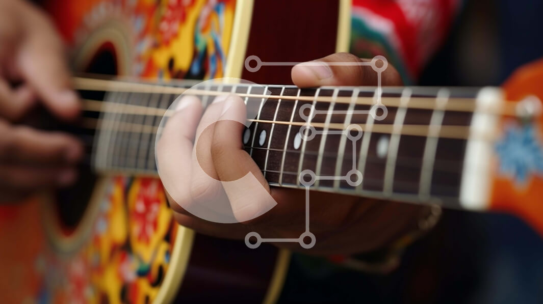 Intra Συλλεκτικό Ξύλινο Παζλ Plywood  4mm - Άτομο που παίζει πολύχρωμη ηλεκτρική κιθάρα Σε Ξύλινο Κουτί - Διαστάσεις Puzzle: 10x10 cm – 25 κομμάτια