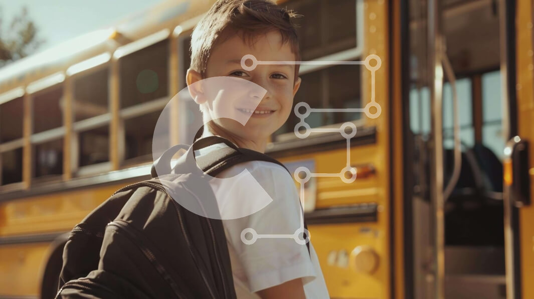 Intra Συλλεκτικό Ξύλινο Παζλ Plywood  4mm - Νεαρό αγόρι στο σχολικό λεωφορείο Σε Ξύλινο Κουτί - Διαστάσεις Puzzle: 10x10 cm – 25 κομμάτια