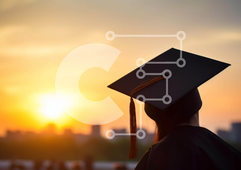 Intra Συλλεκτικό Ξύλινο Παζλ Plywood  4mm - Εορτασμός αποφοίτησης στο ηλιοβασίλεμα Σε Ξύλινο Κουτί - Διαστάσεις Puzzle: 10x10 cm – 25 κομμάτια