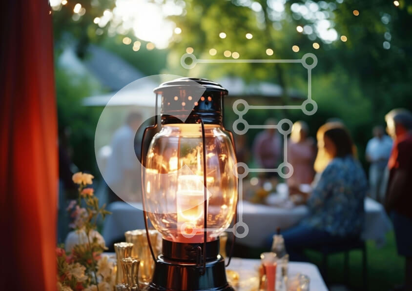 Intra Συλλεκτικό Ξύλινο Παζλ Plywood  4mm - Υπαίθρια συγκέντρωση με φανάρι και λουλούδια Σε Ξύλινο Κουτί - Διαστάσεις Puzzle: 10x10 cm – 25 κομμάτια