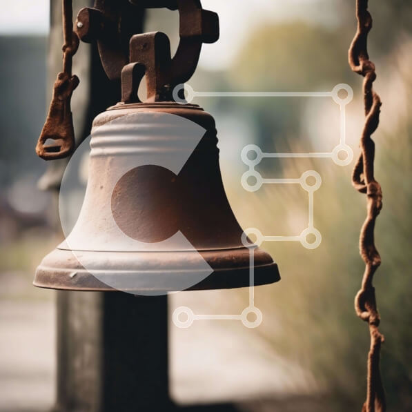 Intra Συλλεκτικό Ξύλινο Παζλ Plywood  4mm - Σκουριασμένο κουδούνι που κρέμεται από την αλυσίδα Σε Ξύλινο Κουτί - Διαστάσεις Puzzle: 10x10 cm – 25 κομμάτια