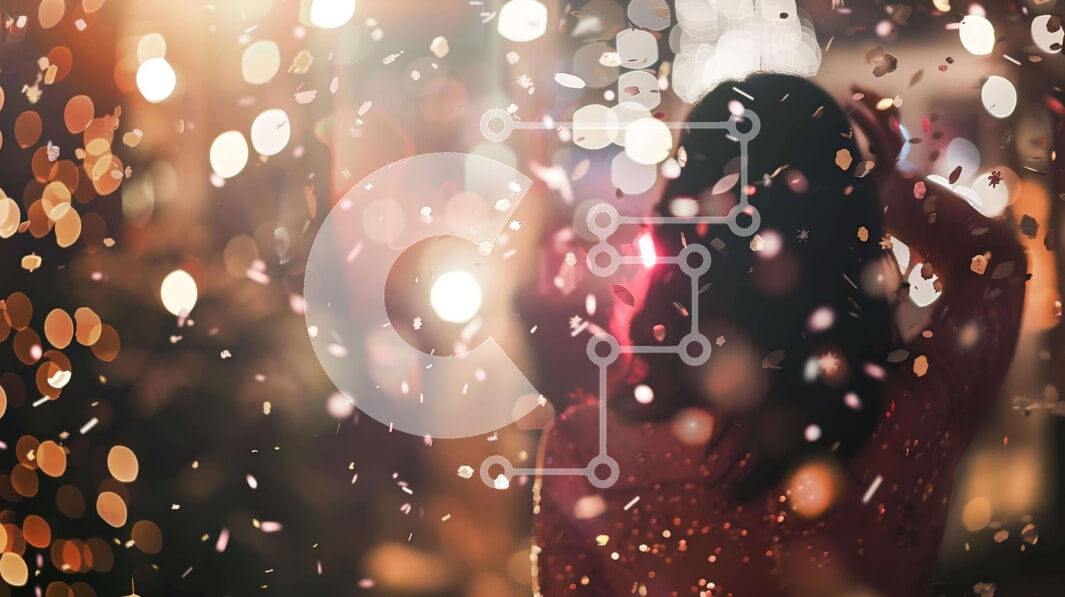 Intra Συλλεκτικό Ξύλινο Παζλ Plywood  4mm - Γυναίκα με κόκκινη ενδυμασία στο Illuminated Cityscape event Σε Ξύλινο Κουτί - Διαστάσεις Puzzle: 10x10 cm – 25 κομμάτια