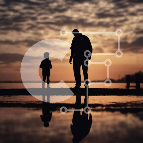 Intra Συλλεκτικό Ξύλινο Παζλ Plywood  4mm - Σιλουέτα του ηλικιωμένου άνδρα και του νεαρού γιου στο ηλιοβασίλεμα Σε Ξύλινο Κουτί - Διαστάσεις Puzzle: 10x10 cm – 25 κομμάτια