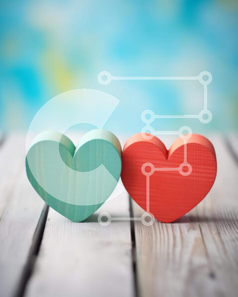 Intra Συλλεκτικό Ξύλινο Παζλ Plywood  4mm - Δύο ξύλινες καρδιές στο τραπέζι Σε Ξύλινο Κουτί - Διαστάσεις Puzzle: 10x10 cm – 25 κομμάτια