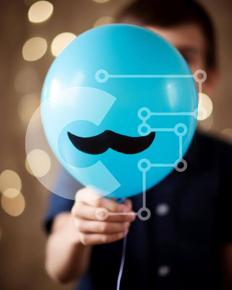 Intra Συλλεκτικό Ξύλινο Παζλ Plywood  4mm - Νεαρό αγόρι με φουσκωτό μπλε μπαλόνι και σημάδια από μουστάκι Σε Ξύλινο Κουτί - Διαστάσεις Puzzle: 10x10 cm – 25 κομμάτια