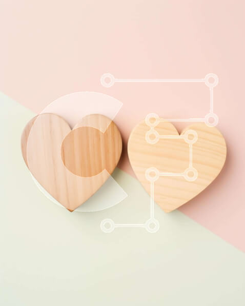 Intra Συλλεκτικό Ξύλινο Παζλ Plywood  4mm - Ξύλινα αντικείμενα σε σχήμα καρδιάς σε ροζ και ροδακινί φόντο Σε Ξύλινο Κουτί - Διαστάσεις Puzzle: 10x10 cm – 25 κομμάτια