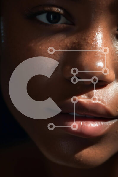 Intra Συλλεκτικό Ξύλινο Παζλ Plywood  4mm - Έντονο βλέμμα Αφροαμερικανίδας με φακίδες Σε Ξύλινο Κουτί - Διαστάσεις Puzzle: 10x10 cm – 25 κομμάτια