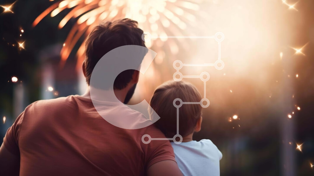 Intra Συλλεκτικό Ξύλινο Παζλ Plywood  4mm - Πατέρας και παιδί παρακολουθούν πυροτεχνήματα Σε Ξύλινο Κουτί - Διαστάσεις Puzzle: 10x10 cm – 25 κομμάτια