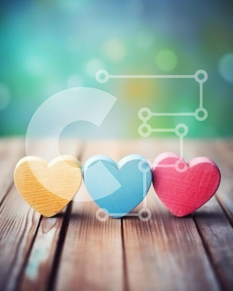 Intra Συλλεκτικό Ξύλινο Παζλ Plywood  4mm - Πολύχρωμες ξύλινες καρδιές στο τραπέζι Σε Ξύλινο Κουτί - Διαστάσεις Puzzle: 10x10 cm – 25 κομμάτια