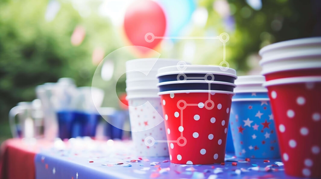 Intra Συλλεκτικό Ξύλινο Παζλ Plywood  4mm - Πάρτι σε εξωτερικό χώρο με χάρτινα ποτήρια κόκκινου, λευκού και μπλε Σε Ξύλινο Κουτί - Διαστάσεις Puzzle: 10x10 cm – 25 κομμάτια