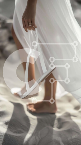 Intra Συλλεκτικό Ξύλινο Παζλ Plywood  4mm - Κομψή γυναίκα με λευκό φόρεμα που περπατά στην άμμο Σε Ξύλινο Κουτί - Διαστάσεις Puzzle: 10x10 cm – 25 κομμάτια