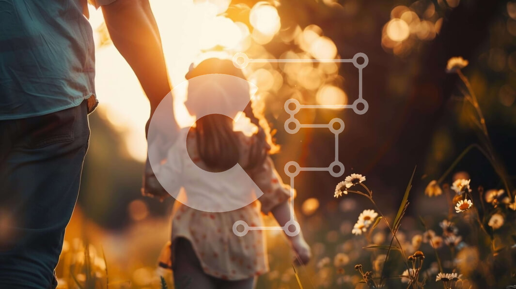 Intra Συλλεκτικό Ξύλινο Παζλ Plywood  4mm - Πατέρας και κόρη που περπατούν στο χορτάρι στο ηλιοβασίλεμα Σε Ξύλινο Κουτί - Διαστάσεις: 10x10 cm – 25 κομμάτια