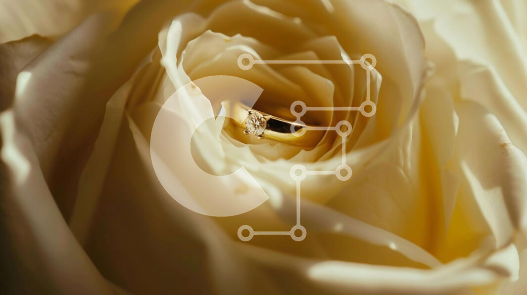 Intra Συλλεκτικό Ξύλινο Παζλ Plywood  4mm - Χρυσό δαχτυλίδι σε λευκό τριαντάφυλλο Σε Ξύλινο Κουτί - Διαστάσεις Puzzle: 10x10 cm – 25 κομμάτια