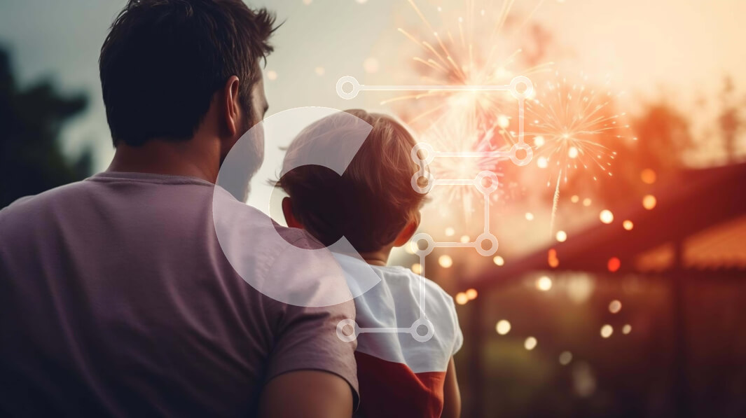 Intra Συλλεκτικό Ξύλινο Παζλ Plywood  4mm - Άνδρας και παιδί που κρατούν τα χέρια με τα πυροτεχνήματα Σε Ξύλινο Κουτί - Διαστάσεις Puzzle: 10x10 cm – 25 κομμάτια