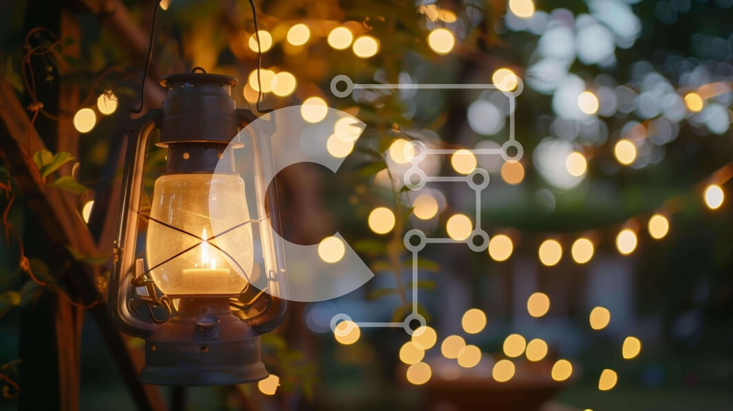 Intra Συλλεκτικό Ξύλινο Παζλ Plywood  4mm - Παλιό φανάρι που κρέμεται από το δέντρο με τα γύρω φώτα Σε Ξύλινο Κουτί - Διαστάσεις Puzzle: 10x10 cm – 25 κομμάτια