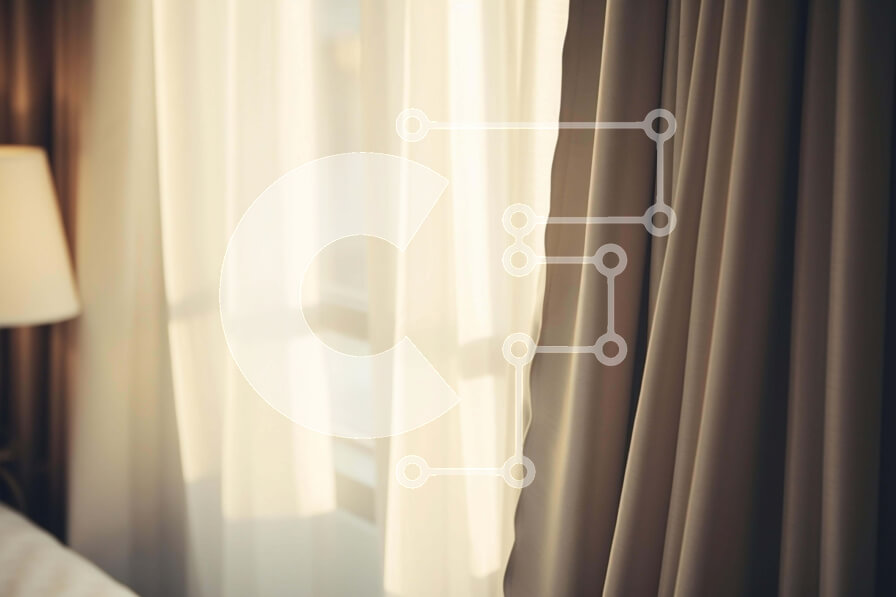 Intra Συλλεκτικό Ξύλινο Παζλ Plywood  4mm - Άνετο υπνοδωμάτιο με μερικώς ανοιχτές κουρτίνες Σε Ξύλινο Κουτί - Διαστάσεις Puzzle: 10x10 cm – 25 κομμάτια