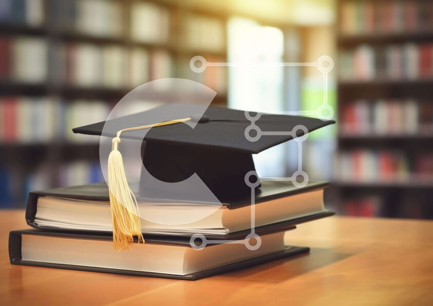 Intra Συλλεκτικό Ξύλινο Παζλ Plywood  4mm - Κούπα αποφοίτησης στα βιβλία Σε Ξύλινο Κουτί - Διαστάσεις Puzzle: 10x10 cm – 25 κομμάτια