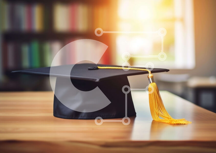 Intra Συλλεκτικό Ξύλινο Παζλ Plywood  4mm - Μαύρο καπάκι αποφοίτησης στο τραπέζι Σε Ξύλινο Κουτί - Διαστάσεις Puzzle: 10x10 cm – 25 κομμάτια