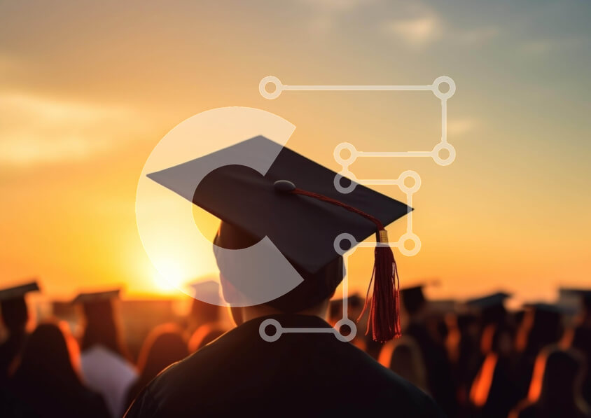 Intra Συλλεκτικό Ξύλινο Παζλ Plywood  4mm - Αποφοίτηση φοιτητή με φόντο ηλιοβασίλεμα Σε Ξύλινο Κουτί - Διαστάσεις Puzzle: 10x10 cm – 25 κομμάτια