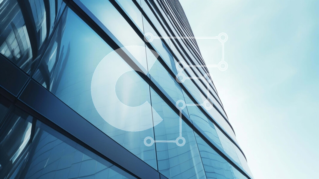 Intra Συλλεκτικό Ξύλινο Παζλ Plywood  4mm - Μοντέρνο κτήριο με γυάλινους τοίχους με μπλε ουρανό και σύννεφα Σε Ξύλινο Κουτί - Διαστάσεις Puzzle: 10x10 cm – 25 κομμάτια