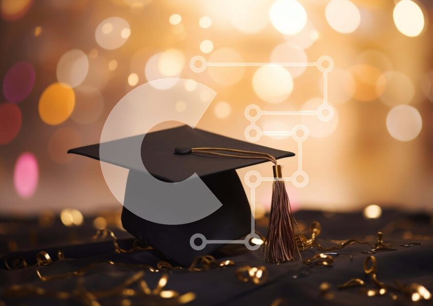 Intra Συλλεκτικό Ξύλινο Παζλ Plywood  4mm - Μαύρο καπέλο αποφοίτησης σε χρυσό κομφετί και φώτα Bokeh Σε Ξύλινο Κουτί - Διαστάσεις Puzzle: 10x10 cm – 25 κομμάτια