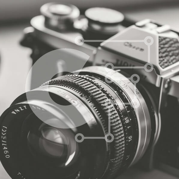 Intra Συλλεκτικό Ξύλινο Παζλ Plywood  4mm - Vintage κάμερα και φακός Σε Ξύλινο Κουτί - Διαστάσεις: 10x10 cm – 25 κομμάτια