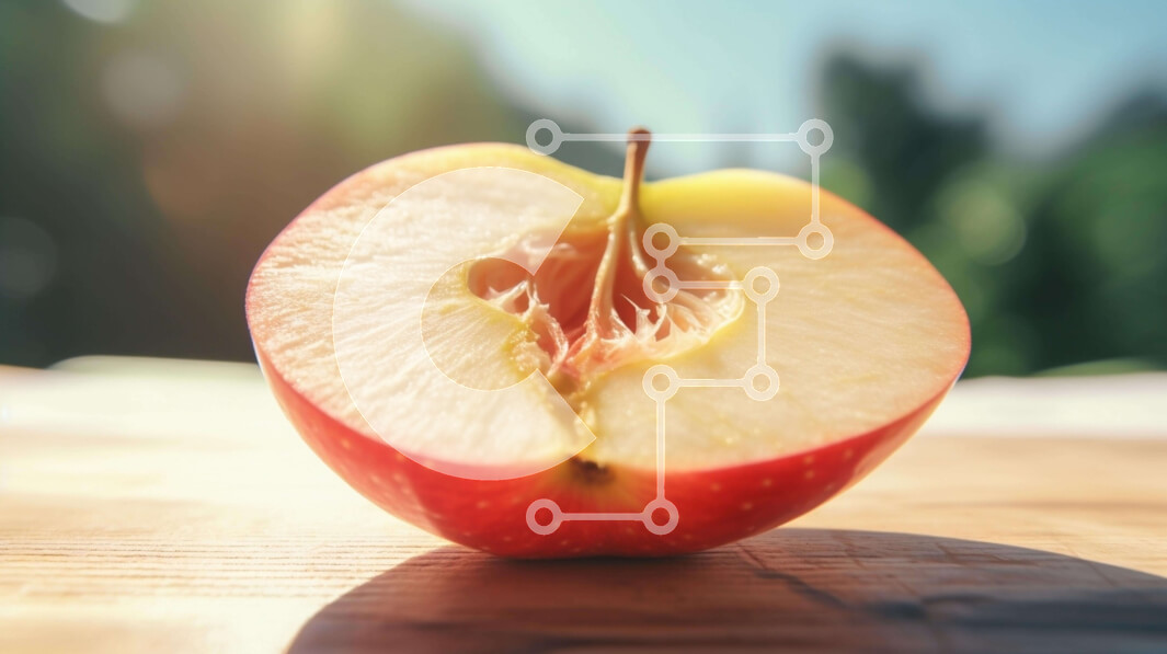 Intra Συλλεκτικό Ξύλινο Παζλ Plywood  4mm - Φρεσκοκομμένο μήλο στο μισό σε ξύλινο τραπέζι Σε Ξύλινο Κουτί - Διαστάσεις: 10x10 cm – 25 κομμάτια