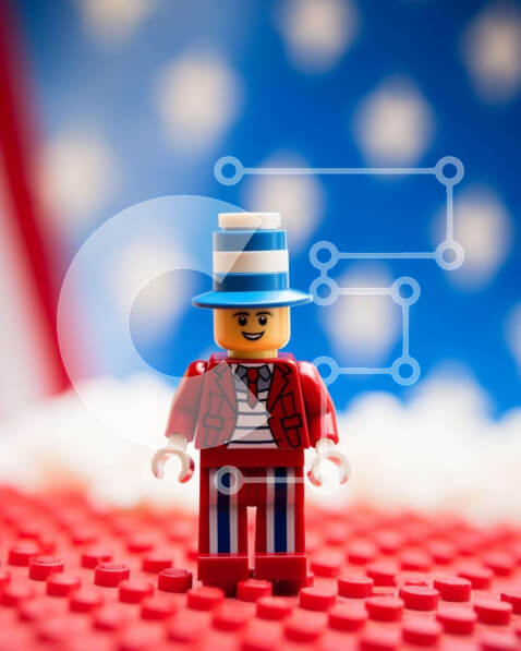 Intra Συλλεκτικό Ξύλινο Παζλ Plywood  4mm - Φιγούρα Lego που γιορτάζει την 4η Ιουλίου Σε Ξύλινο Κουτί - Διαστάσεις Puzzle: 10x10 cm – 25 κομμάτια