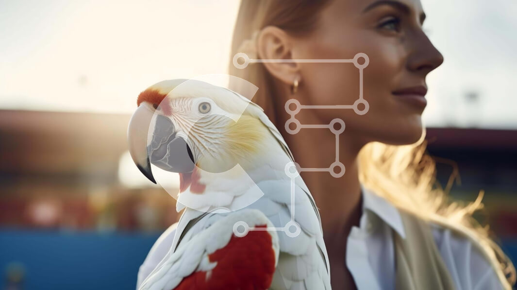 Σετ των 2 Intra Συλλεκτικό Ξύλινο Παζλ Plywood  4mm - Γυναίκα με εξωτικό πουλί στον ώμο Σε Ξύλινο Κουτί - Διαστάσεις: 10x10 cm – 25 κομμάτια