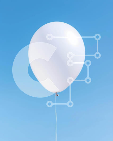 Intra Συλλεκτικό Ξύλινο Παζλ Plywood  4mm - Λευκό μπαλόνι που επιπλέει στο μπλε ουρανό με τους ανθρώπους Σε Ξύλινο Κουτί - Διαστάσεις: 10x10 cm – 25 κομμάτια