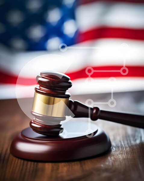 Intra Συλλεκτικό Ξύλινο Παζλ Plywood  4mm - Ξύλινο Gavel με φόντο αμερικανικής σημαίας Σε Ξύλινο Κουτί - Διαστάσεις: 10x10 cm – 25 κομμάτια