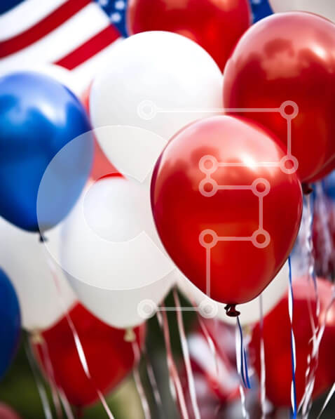 Intra Συλλεκτικό Ξύλινο Παζλ Plywood  4mm - Κόκκινα, λευκά και μπλε μπαλόνια που επιπλέουν κοντά στην αμερικανική σημαία Σε Ξύλινο Κουτί - Διαστάσεις: 10x10 cm – 25 κομμάτια