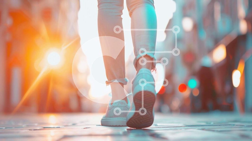 Intra Συλλεκτικό Ξύλινο Παζλ Plywood  4mm - Πρόσωπο που περπατά στην αστική οδό στο ηλιοβασίλεμα Σε Ξύλινο Κουτί - Διαστάσεις Puzzle: 10x10 cm – 25 κομμάτια