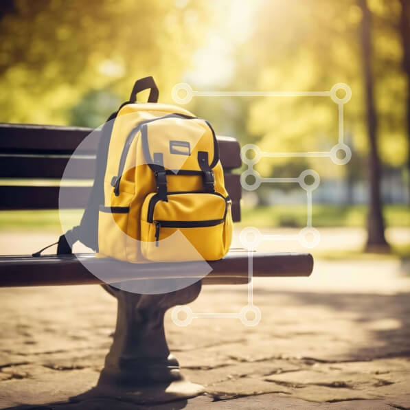 Intra Συλλεκτικό Ξύλινο Παζλ Plywood  4mm - Κίτρινο σακίδιο πλάτης στον πάγκο υπαίθριου πάρκου Σε Ξύλινο Κουτί - Διαστάσεις Puzzle: 10x10 cm – 25 κομμάτια