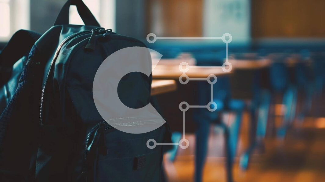 Intra Συλλεκτικό Ξύλινο Παζλ Plywood  4mm - Μαύρο σακίδιο στην τάξη Σε Ξύλινο Κουτί - Διαστάσεις Puzzle: 10x10 cm – 25 κομμάτια