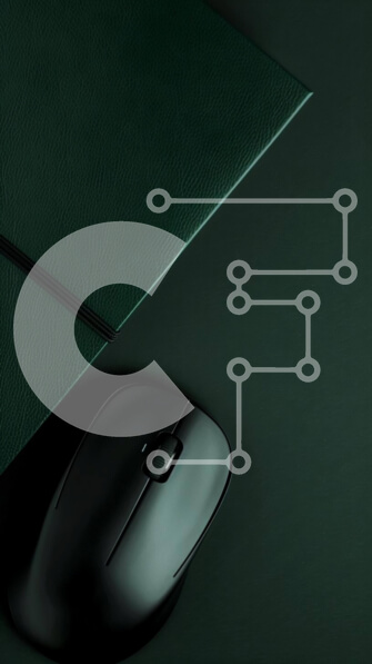 Intra Συλλεκτικό Ξύλινο Παζλ Plywood  4mm - Μαύρο ποντίκι υπολογιστή σε πράσινη επιφάνεια με φορητούς υπολογιστές Σε Ξύλινο Κουτί - Διαστάσεις Puzzle: 10x10 cm – 25 κομμάτια