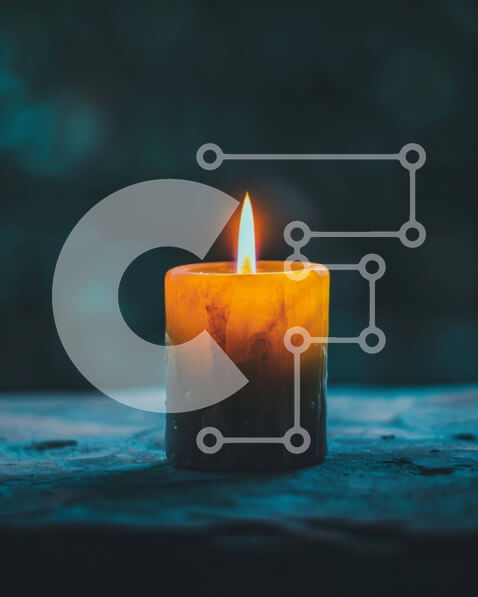 Intra Συλλεκτικό Ξύλινο Παζλ Plywood  4mm - Μονό αναμμένο κερί σε παλιό ξύλινο τραπέζι Σε Ξύλινο Κουτί - Διαστάσεις Puzzle: 10x10 cm – 25 κομμάτια