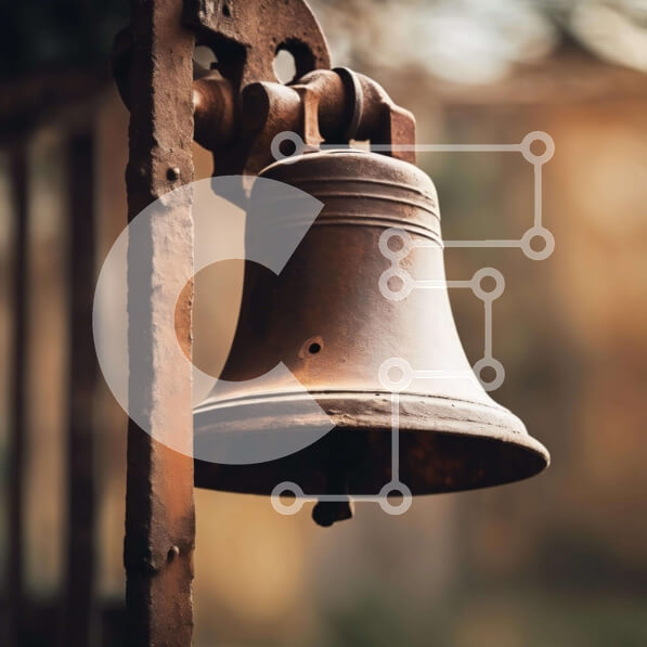 Intra Συλλεκτικό Ξύλινο Παζλ Plywood  4mm - Σκουριασμένο κουδούνι που κρέμεται από φράχτη ή πύλη Σε Ξύλινο Κουτί - Διαστάσεις: 10x10 cm – 25 κομμάτια