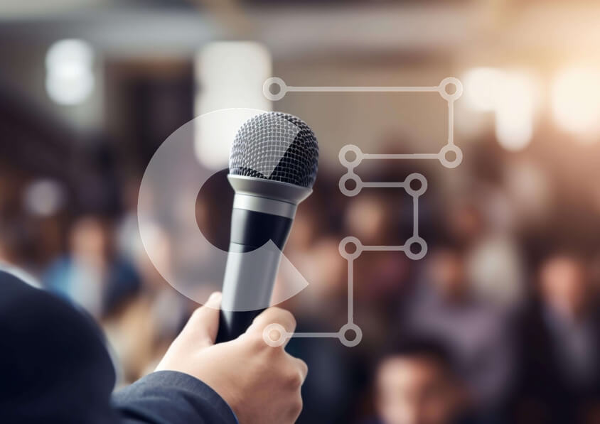 Intra Συλλεκτικό Ξύλινο Παζλ Plywood  4mm - Πρόσωπο που παρουσιάζει με ανοιχτό μικρόφωνο Σε Ξύλινο Κουτί - Διαστάσεις Puzzle: 10x10 cm – 25 κομμάτια