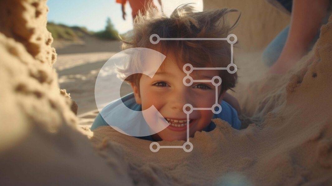 Intra Συλλεκτικό Ξύλινο Παζλ Plywood  4mm - Νεαρό αγόρι που παίζει στην άμμο με φίλους Σε Ξύλινο Κουτί - Διαστάσεις Puzzle: 10x10 cm – 25 κομμάτια