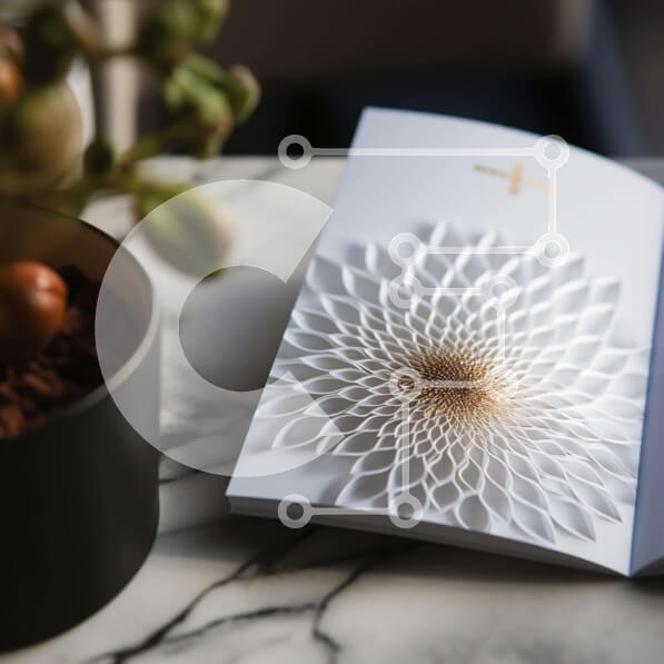 Intra Συλλεκτικό Ξύλινο Παζλ Plywood  4mm - Ήρεμη σύνθεση: Ανοιχτό βιβλίο και αποκοπή λουλουδιών Σε Ξύλινο Κουτί - Διαστάσεις Puzzle: 10x10 cm – 25 κομμάτια