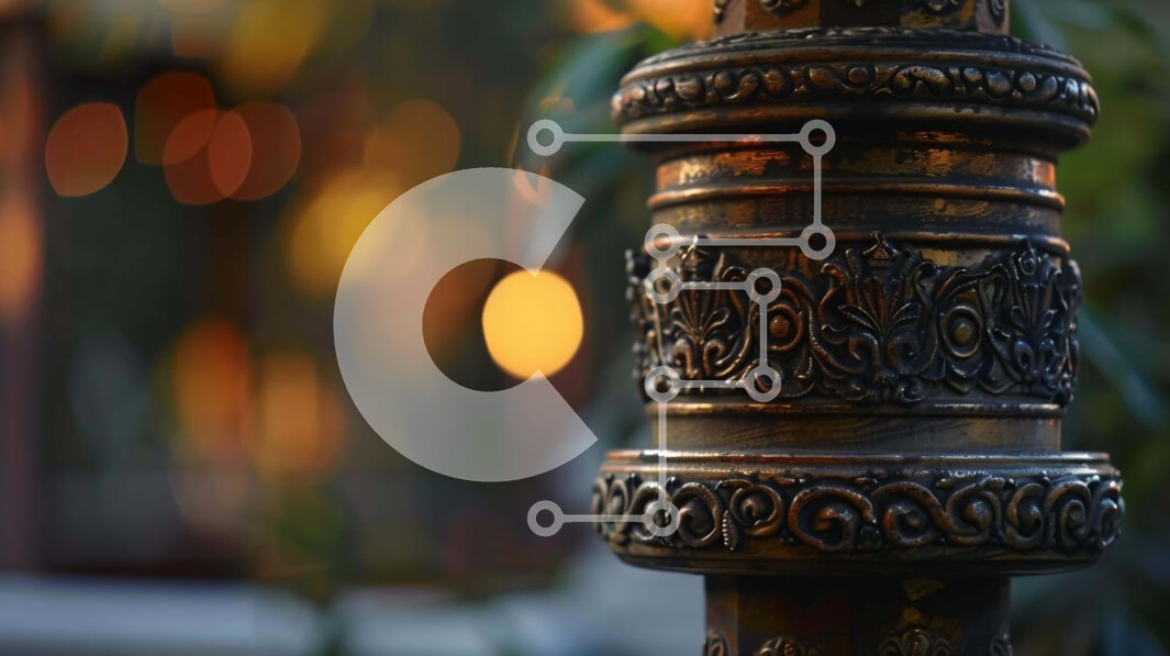 Intra Συλλεκτικό Ξύλινο Παζλ Plywood  4mm - Πολύπλοκα διακοσμημένος μεταλλικός στύλος σε φυσικό περιβάλλον Σε Ξύλινο Κουτί - Διαστάσεις: 10x10 cm – 25 κομμάτια