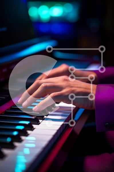 Intra Συλλεκτικό Ξύλινο Παζλ Plywood  4mm - Άτομο που παίζει πιάνο σε ένα σκοτεινό δωμάτιο Σε Ξύλινο Κουτί - Διαστάσεις Puzzle: 10x10 cm – 25 κομμάτια