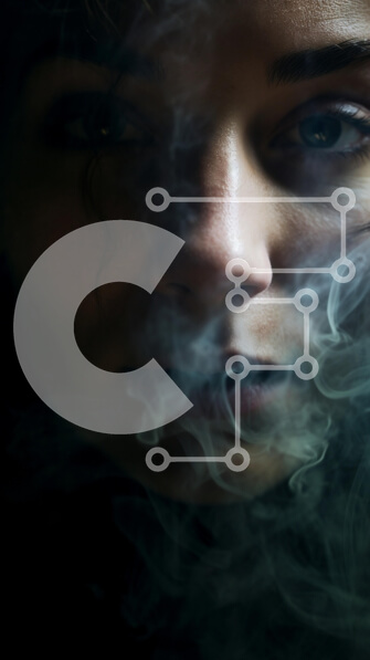 Intra Συλλεκτικό Ξύλινο Παζλ Plywood  4mm - Κοντινό πλάνο γυναίκας που εκπνέει καπνό Σε Ξύλινο Κουτί - Διαστάσεις Puzzle: 10x10 cm – 25 κομμάτια