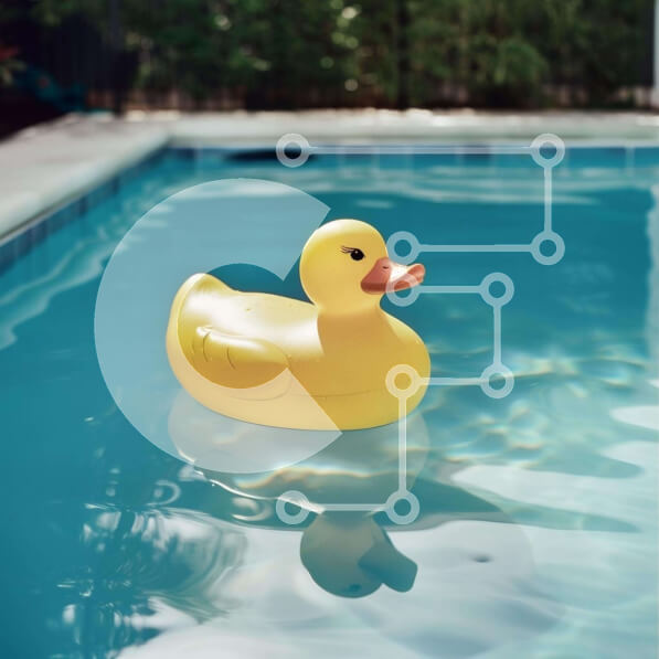 Intra Συλλεκτικό Ξύλινο Παζλ Plywood  4mm - Κίτρινη λαστιχένια πάπια που επιπλέει στην πισίνα Σε Ξύλινο Κουτί - Διαστάσεις Puzzle: 10x10 cm – 25 κομμάτια