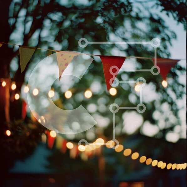 Intra Συλλεκτικό Ξύλινο Παζλ Plywood  4mm - Πολύχρωμες σημαίες και φώτα σε υπαίθρια εκδήλωση Σε Ξύλινο Κουτί - Διαστάσεις Puzzle: 10x10 cm – 25 κομμάτια