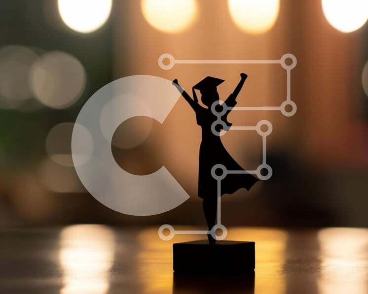 Intra Συλλεκτικό Ξύλινο Παζλ Plywood  4mm - Κομψή γυναίκα που γιορτάζει την αποφοίτηση Σε Ξύλινο Κουτί - Διαστάσεις Puzzle: 10x10 cm – 25 κομμάτια