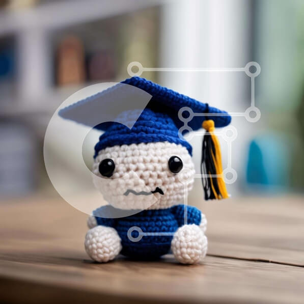 Intra Συλλεκτικό Ξύλινο Παζλ Plywood  4mm - Κροσέ κούκλα παιχνιδιών σε μπλε καπάκι αποφοίτησης Σε Ξύλινο Κουτί - Διαστάσεις: 10x10 cm – 25 κομμάτια