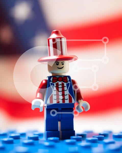 Intra Συλλεκτικό Ξύλινο Παζλ Plywood  4mm - Φιγούρα Lego με αμερικανική σημαία Σε Ξύλινο Κουτί - Διαστάσεις Puzzle: 10x10 cm – 25 κομμάτια